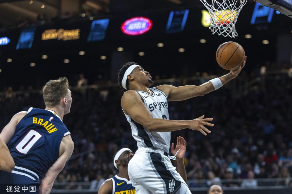 了爆发性的 了爆发性的