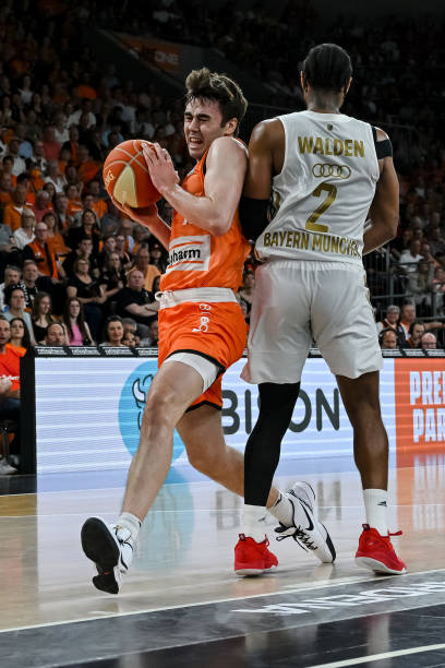 比如去年在 比如去年在