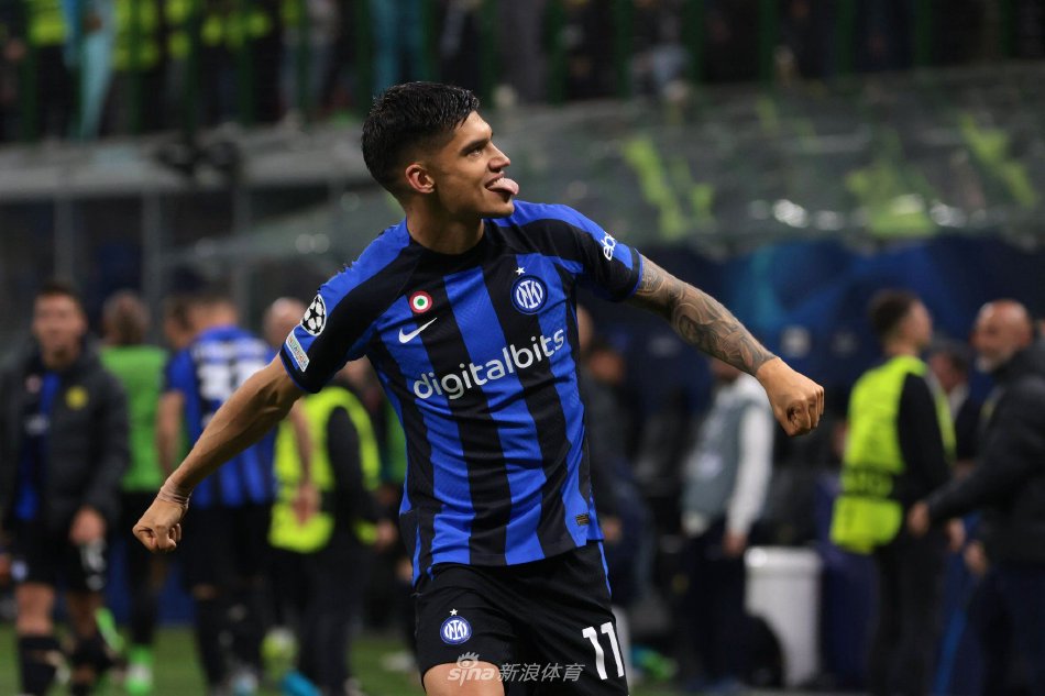 足球世界瞬 足球世界瞬